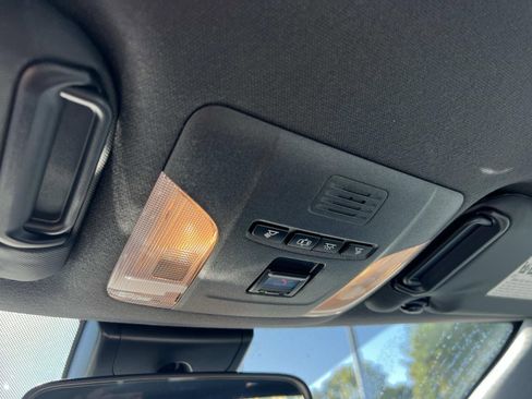 Used 2022 Toyota Corolla SE image 31