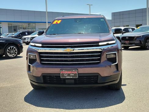 Used 2024 Chevrolet Traverse LT FWD image 3