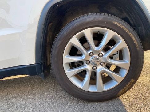 Used 2017 Jeep Grand Cherokee Limited AWD/4WD image 18