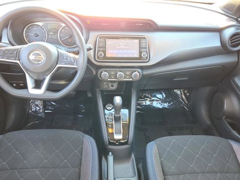 Used 2018 Nissan Kicks S image 16