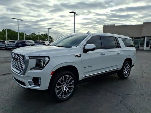 Used 2024 GMC Yukon XL Denali w/ Advanced Technology Package AWD/4WD image 13