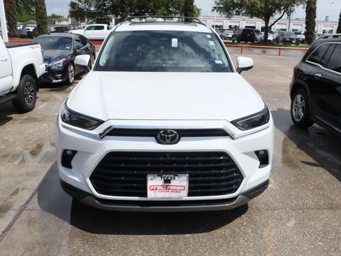 Used 2026 Toyota Grand Highlander Platinum image 4