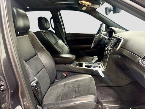 Used 2018 Jeep Grand Cherokee Altitude AWD/4WD image 23