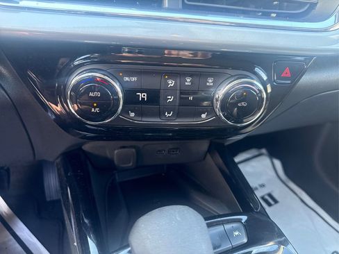 Used 2024 Chevrolet Trax LT w/ Sunroof Package image 26