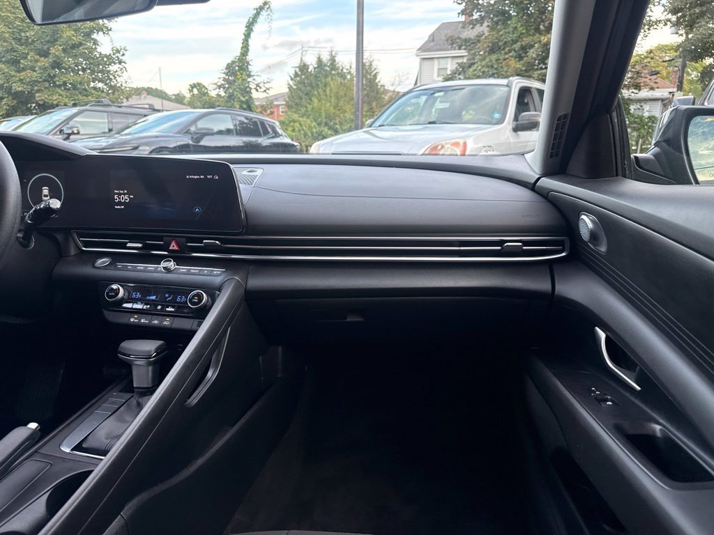 Used 2024 Hyundai Elantra SEL FWD image 22