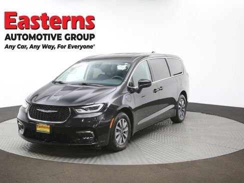 Used 2023 Chrysler Pacifica Touring-L image 52