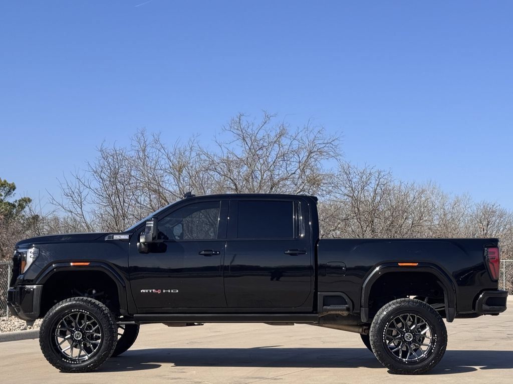 Used 2025 GMC Sierra 2500 AT4 w/ AT4 Premium Plus Package AWD/4WD image 3