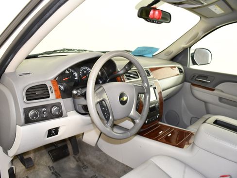 Used 2013 Chevrolet Suburban LTZ image 38