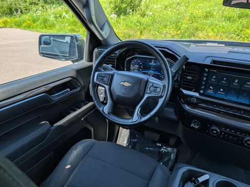 Used 2023 Chevrolet Silverado 1500 LT AWD/4WD image 9