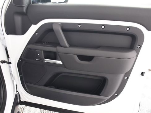 Used 2025 Land Rover Defender 110 S image 18