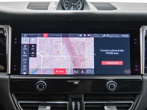 Used 2022 Porsche Macan image 19