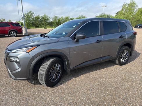 Used 2025 Nissan Rogue S FWD image 3