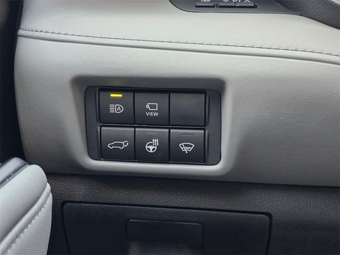 Used 2021 Toyota Highlander Limited image 18