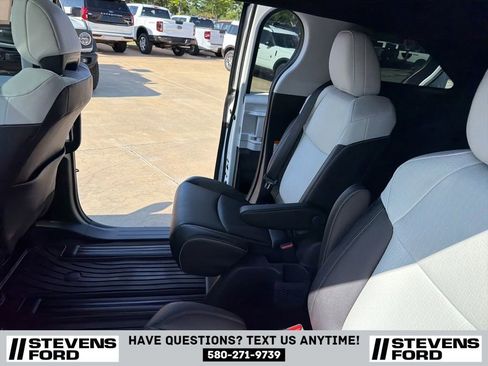 Used 2026 Toyota Sienna XSE AWD/4WD image 31