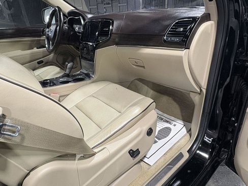 Used 2019 Jeep Grand Cherokee Overland AWD/4WD image 43