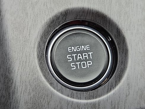 Used 2025 Kia Sportage EX image 19