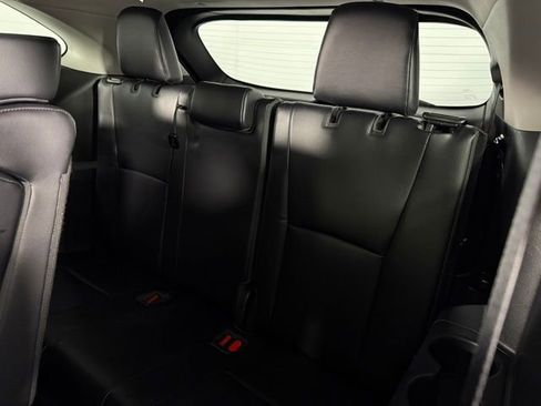 Used 2023 Toyota Highlander XLE image 18