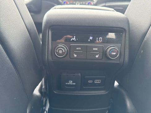 Used 2023 GMC Acadia SLT w/ Elevation Edition image 14