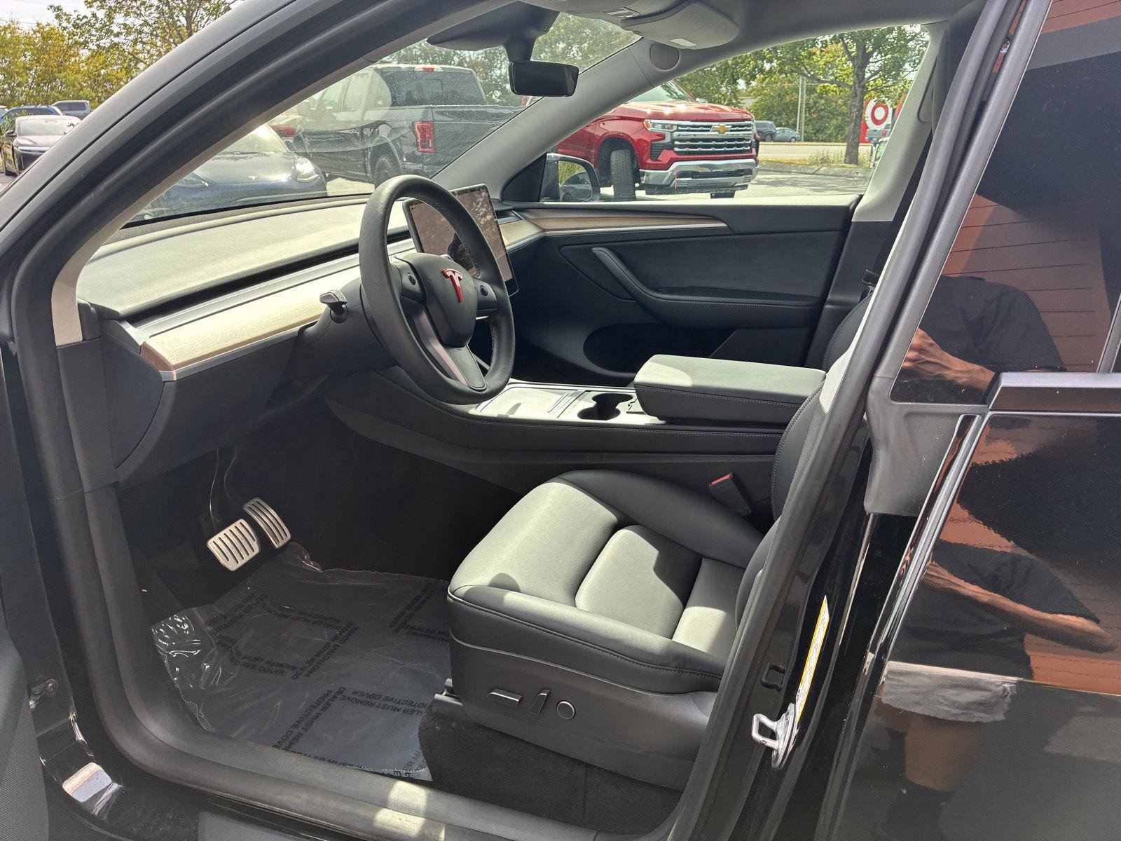 Used 2023 Tesla Model Y Performance AWD/4WD image 15