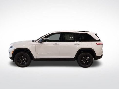 New 2025 Jeep Grand Cherokee Altitude image 22