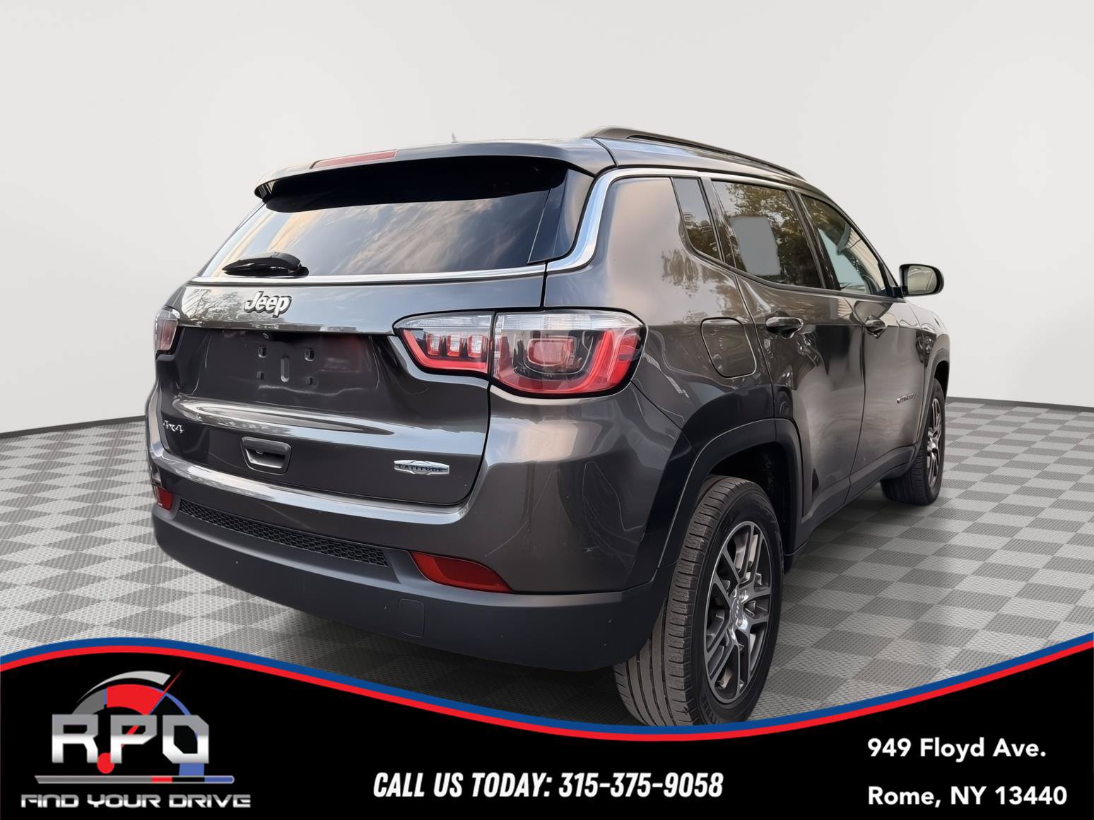 Used 2018 Jeep Compass Latitude w/ Popular Equipment Group AWD/4WD image 3
