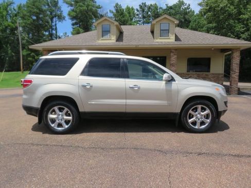 Used 2008 Saturn Outlook XR w/ Premium Trim Package FWD image 1
