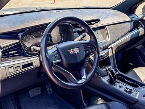 Certified 2024 Cadillac XT6 Luxury w/ LPO, Floor Liner Package AWD/4WD image 6