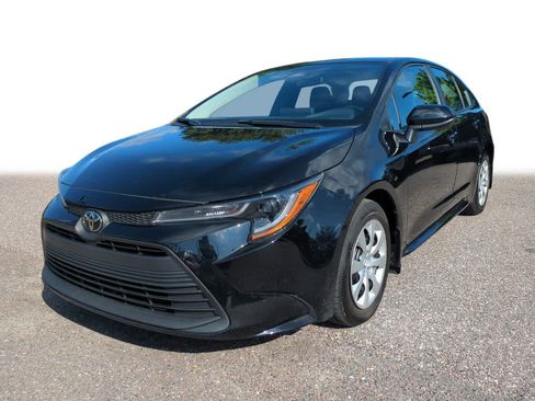 Certified 2025 Toyota Corolla LE FWD image 1