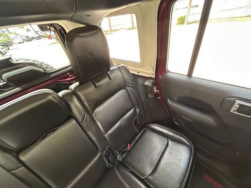 Used 2022 Jeep Wrangler Unlimited Rubicon w/ Trailer Tow Package AWD/4WD image 14