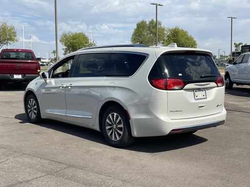 Used 2020 Chrysler Pacifica Limited w/ Advanced Safetytec Group FWD image 4