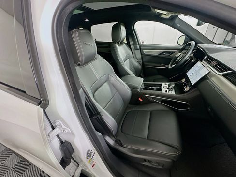 Used 2025 Jaguar F-PACE R-Dynamic S image 33