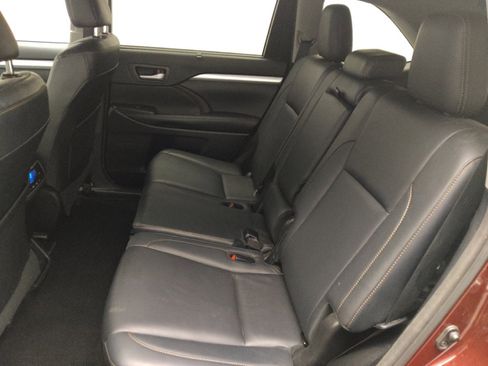 Used 2017 Toyota Highlander XLE image 18