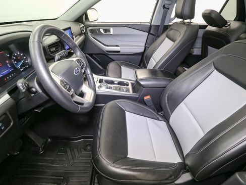 Used 2023 Ford Explorer XLT w/ Equipment Group 202A AWD/4WD image 48