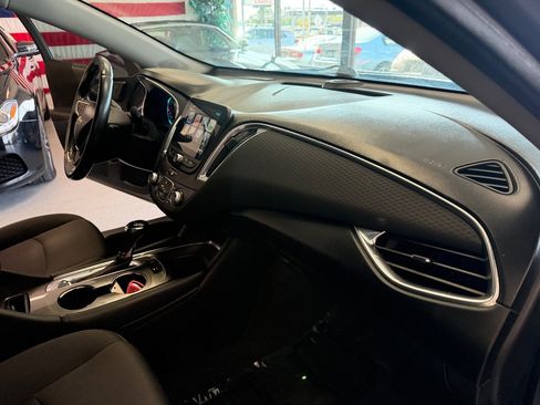 Used 2018 Chevrolet Malibu LT w/ Driver Confidence Package FWD image 14