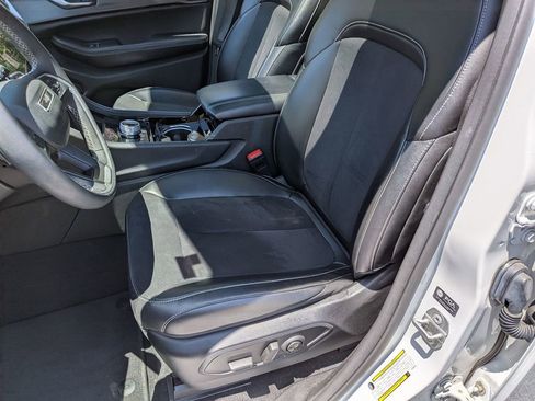 Used 2023 Jeep Grand Cherokee Altitude AWD/4WD image 23