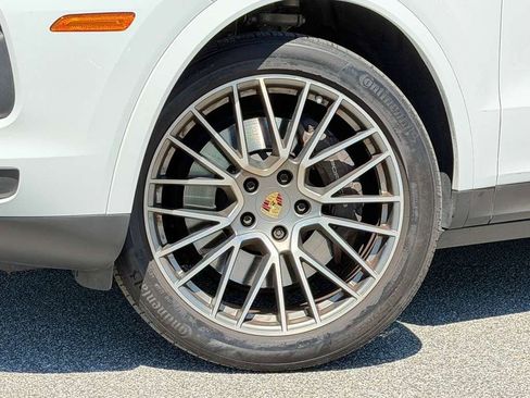 Certified 2023 Porsche Cayenne Platinum Edition AWD/4WD image 6
