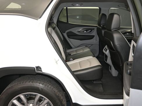 Used 2023 GMC Terrain SLT image 25