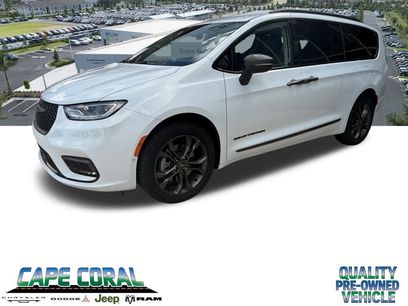 Used 2023 Chrysler Pacifica Touring-L w/ Road Tripper Package