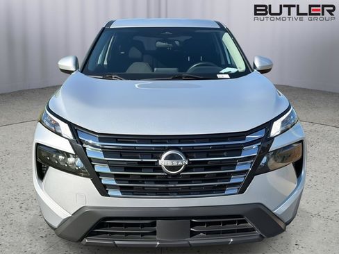 Used 2024 Nissan Rogue SV FWD image 9