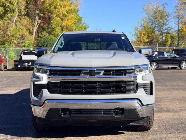 Used 2024 Chevrolet Silverado 1500 LT AWD/4WD image 3
