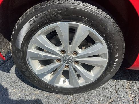 Used 2018 Volkswagen Golf SE image 38