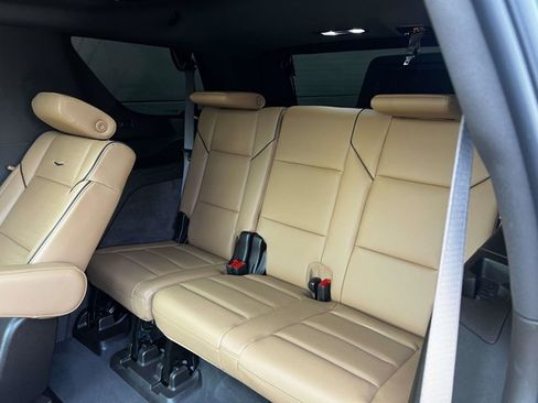 Used 2025 Cadillac Escalade Premium Luxury AWD/4WD image 10