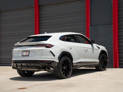Used 2022 Lamborghini Urus AWD/4WD image 11