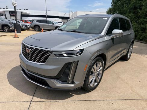 Used 2023 Cadillac XT6 Premium Luxury AWD/4WD image 2