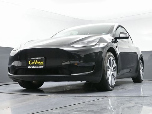 Used 2023 Tesla Model Y Long Range image 54