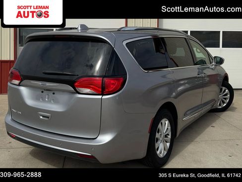 Used 2019 Chrysler Pacifica Touring-L FWD image 26