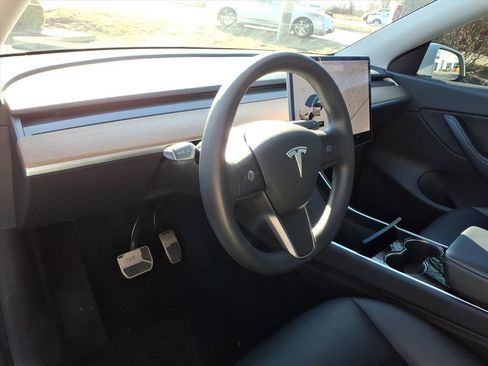 Used 2021 Tesla Model Y Long Range image 9