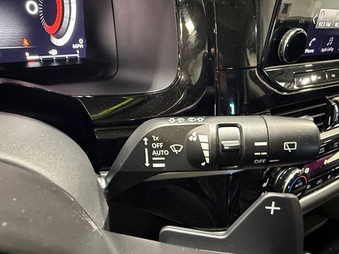 Used 2022 Nissan Pathfinder Platinum AWD/4WD image 39