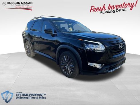 Used 2023 Nissan Pathfinder SL w/ SL Premium Package image 1