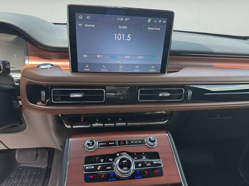 Used 2023 Lincoln Aviator Reserve w/ Elements Package Plus AWD/4WD image 29